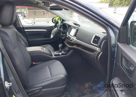 2018 Toyota Highlander Le Plus из США, поврежденный, VIN 5TDBZRFH3JS806347